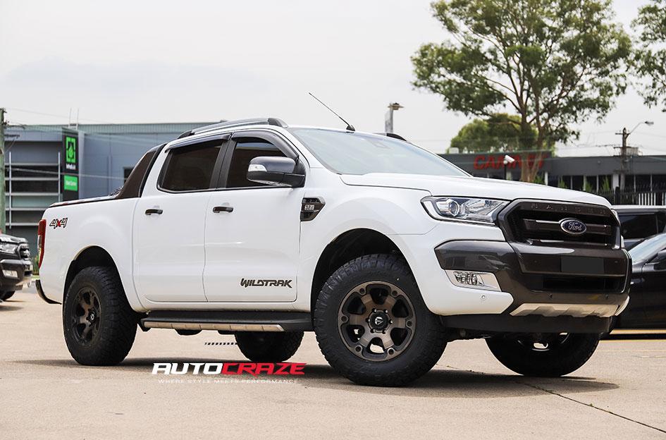 FORD RANGER BEAST BLACK MACHINED WITH DARK TINT
